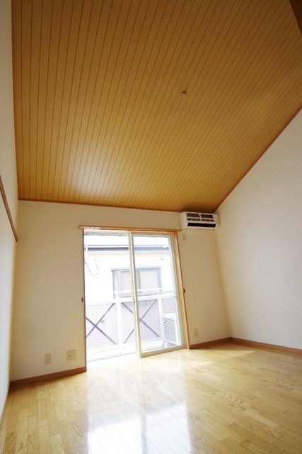 居室・リビング　★天井が高く明るい洋室です★