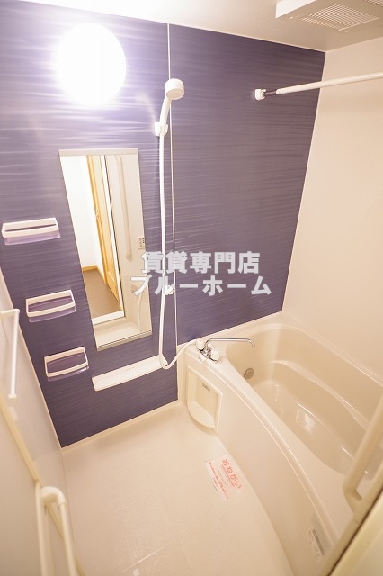 バス・シャワールーム　お風呂は浴室乾燥機付き！