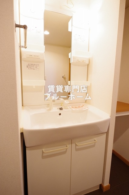 洗面設備　洗面所は収納豊富！