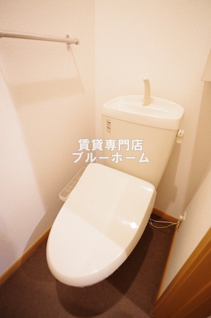 トイレ　温水洗浄便座付きのトイレ！