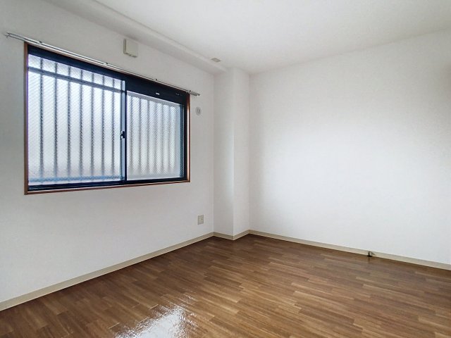 居室・リビング　写真は建物の１室となります、仕様が異なる場合には現況優先とな