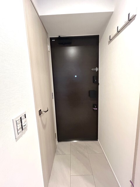 玄関　※別部屋の参考写真です。