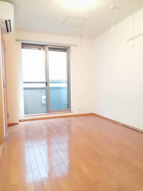 居室・リビング　★明るいフローリングのお部屋です★