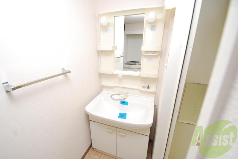 洗面設備　扉を開けてすぐにお部屋ではないので、急な来客でもあわてません