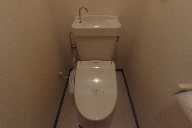 トイレ　現況が相違する場合は現況を優先致します。