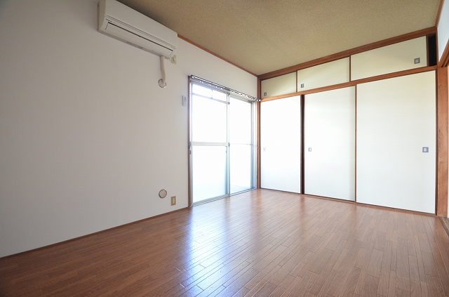 居室・リビング　写真は別号室のものです。