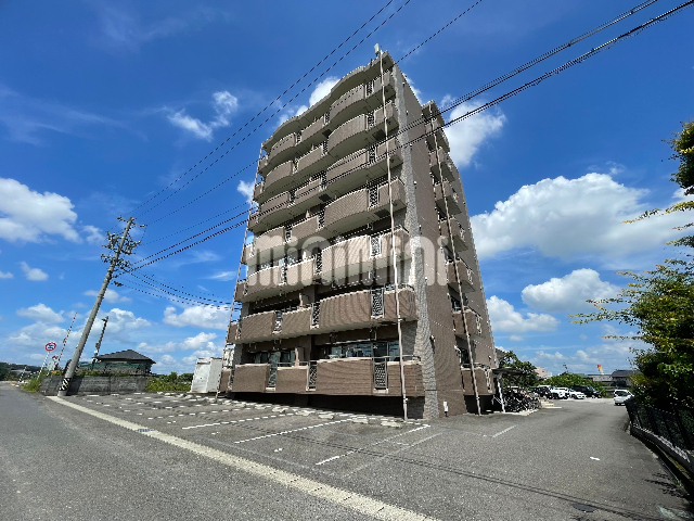 建物外観　高級感のあるタイル張りの外観