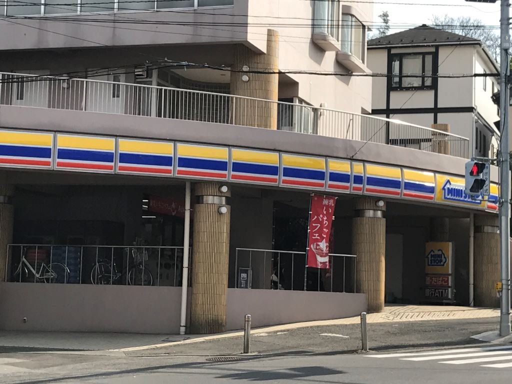 その他　コンビニ　物件より約70ｍ