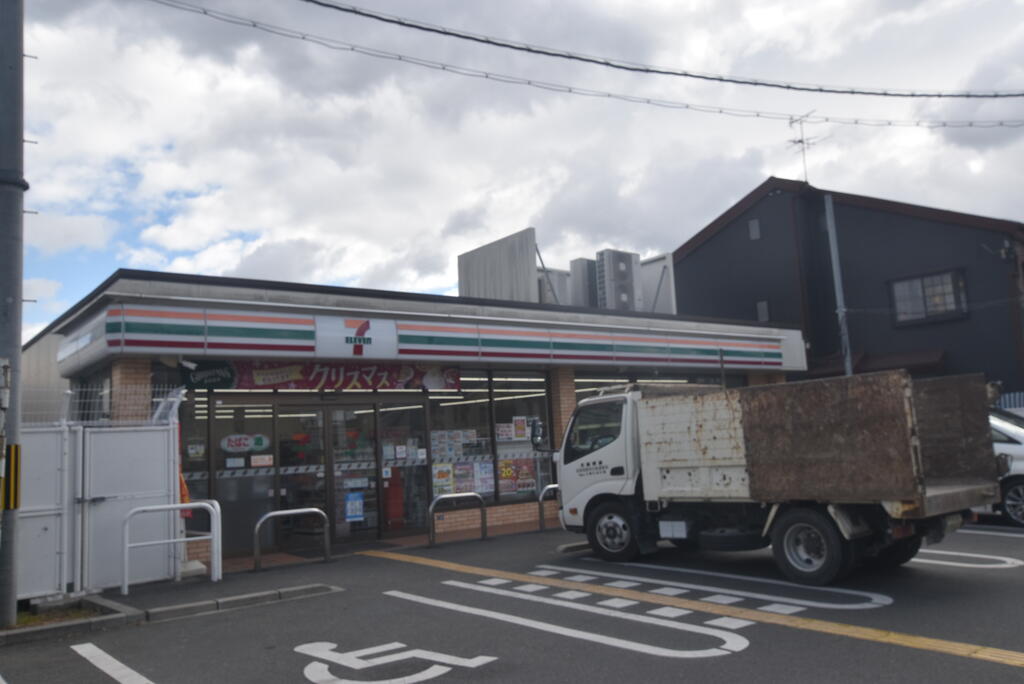 コンビニ　セブンイレブン藤井寺道明寺2丁目店（コンビニ）まで717m
