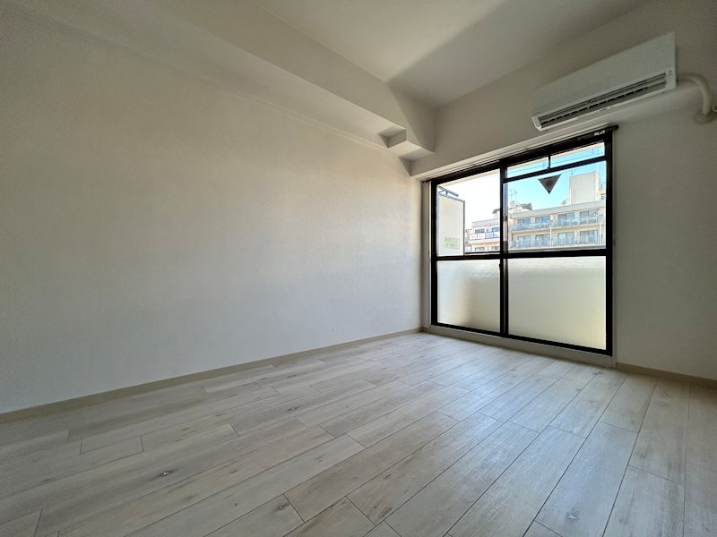 居室・リビング　別号室写真です