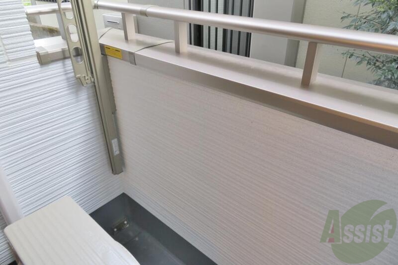 バルコニー　ある意味独特な空間ですね。一服にも使えそうです。