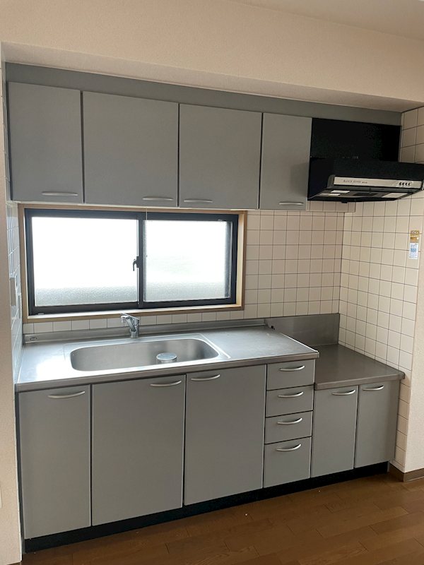 キッチン　同建物別部屋の写真となります。