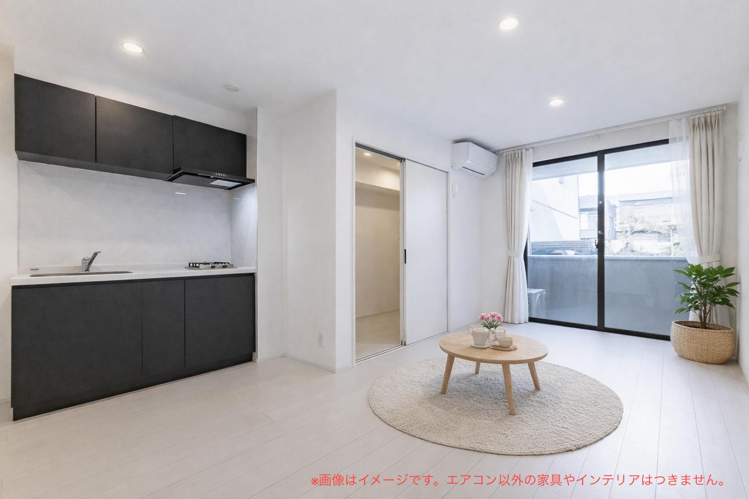 居室・リビング　ダウンライトが演出する、上質な大人の部屋。