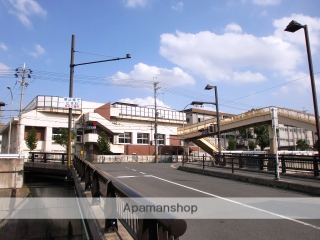 小学校　奈良市立富雄北小学校（小学校）まで693m