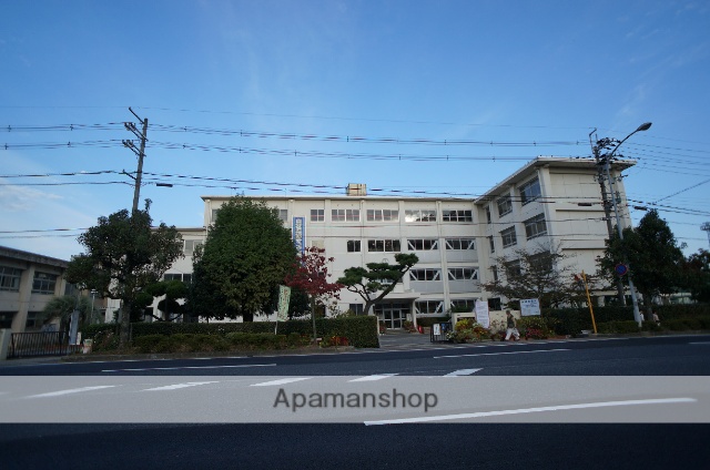 中学校　奈良市立富雄中学校（中学校）まで1748m