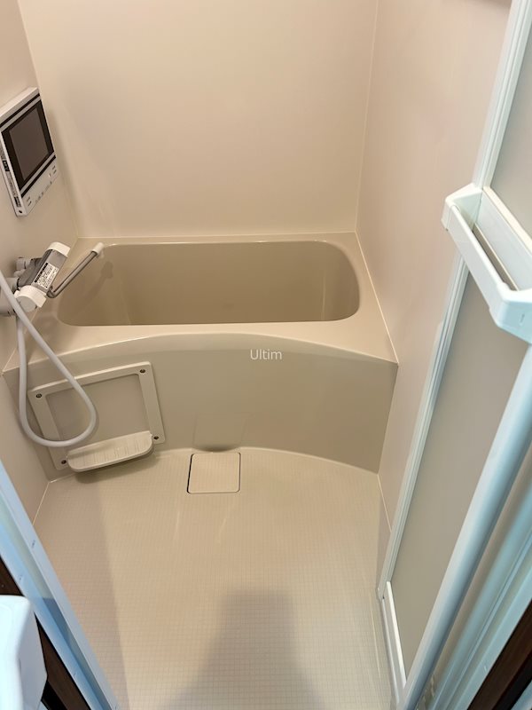 バス・シャワールーム　※同タイプの他のお部屋です