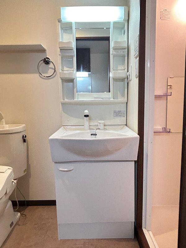 洗面設備　※同タイプの他のお部屋です