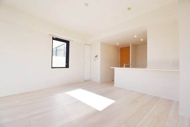 居室・リビング　※別部屋の参考写真です。