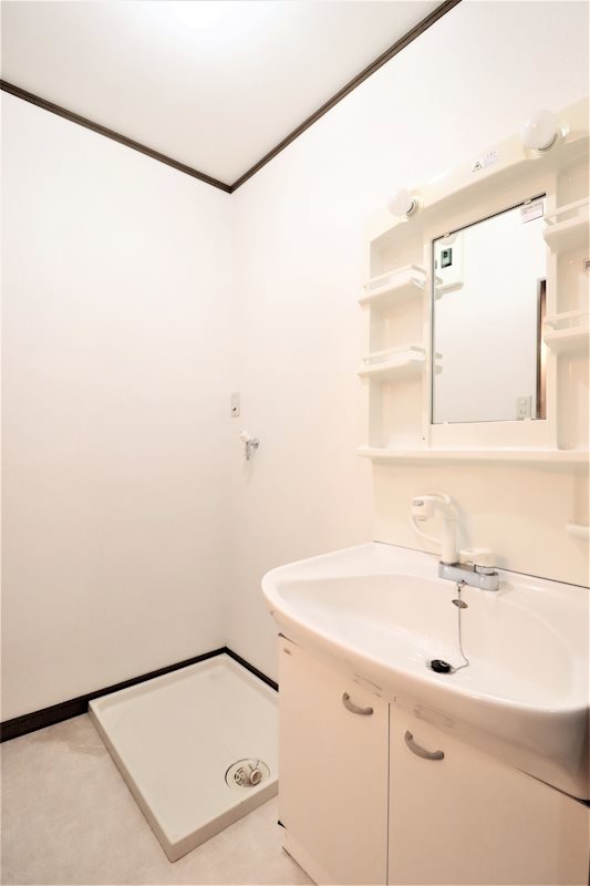 洗面設備　独立洗面化粧台には洗濯用防水パン