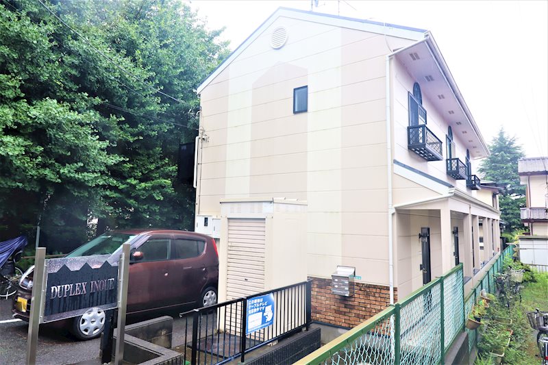 建物外観　上下の音が気にならない1・2階併用のテラスハウス物件です。