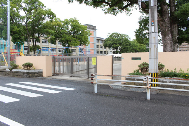 小学校　鶴崎小学校（小学校）まで185m