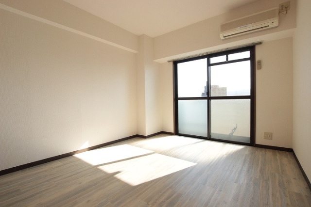 居室・リビング　同物件別号室