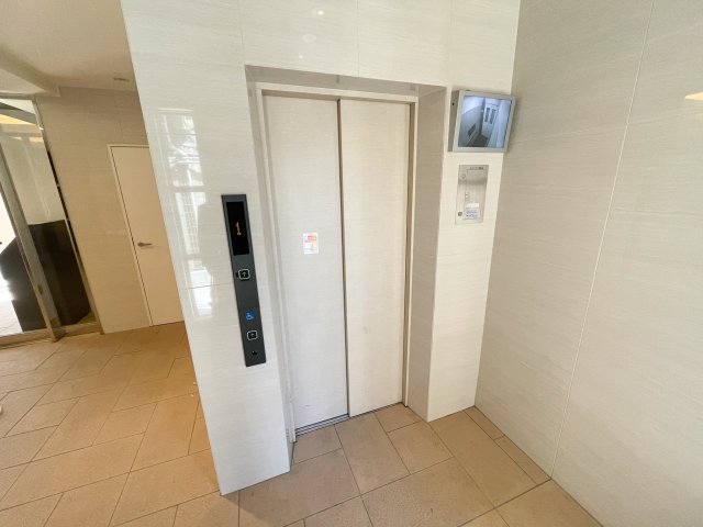 その他共有部分　エレベーターがあると重たい荷物も簡単に部屋まで運べますよ