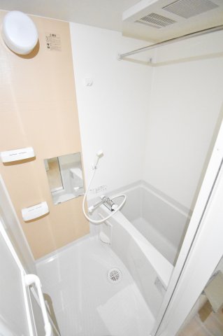バス・シャワールーム　浴室乾燥は梅雨時や洗濯物が多くても安心です。