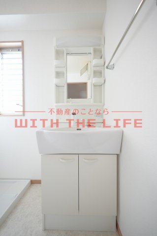 洗面設備　使い勝手のいい洋室です