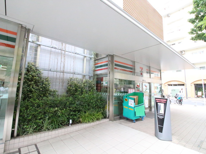 コンビニ　セブンイレブン（コンビニ）まで334m