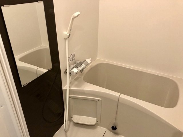 バス・シャワールーム　浴室乾燥機付なので雨の日にもお洗濯に困りません！