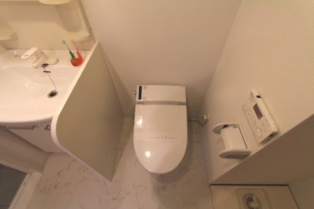 トイレ　※別部屋の参考写真です。