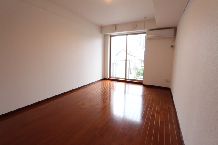 居室・リビング　※別部屋の参考写真です。