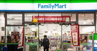 コンビニ　ファミリーマート（コンビニ）まで272m