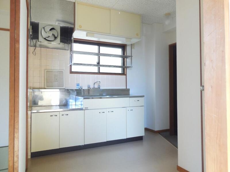 居室・リビング　ダイニングに窓があるのでお料理のにおいも気になりません