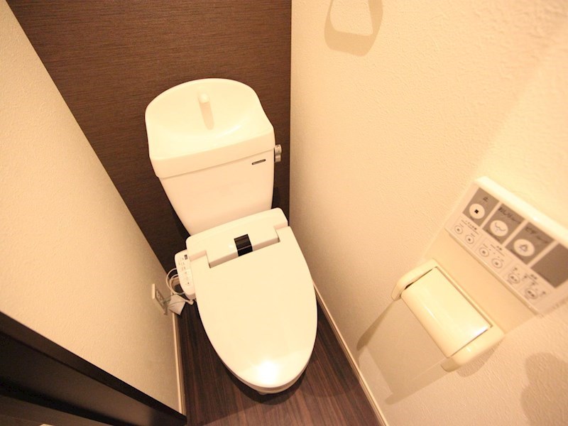 トイレ　温水洗浄暖房便座付トイレ
