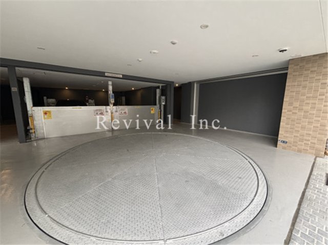 駐車場　ハイルーフ区画確保済みです