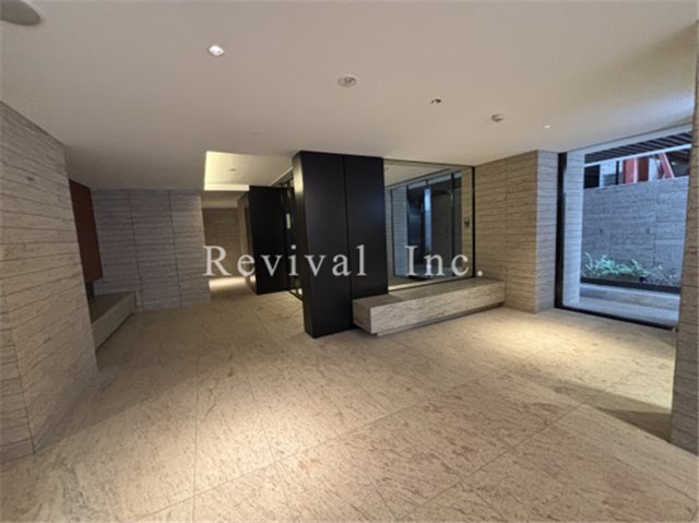 ロビー　分譲ならではの仕様感