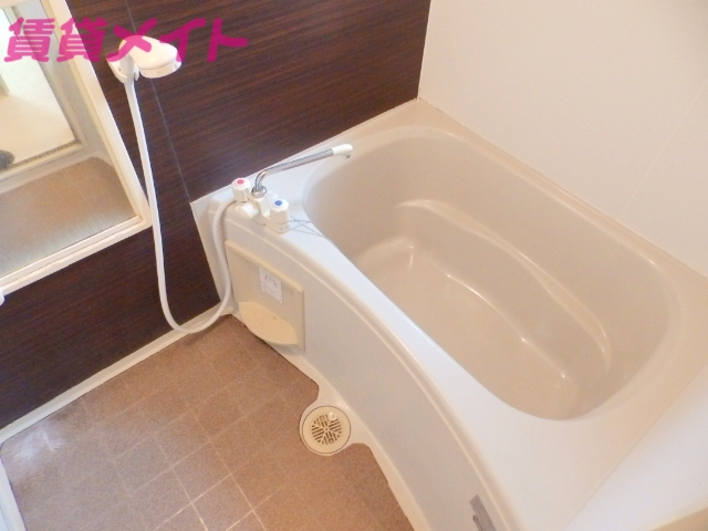 バス・シャワールーム　バス同型参考写真