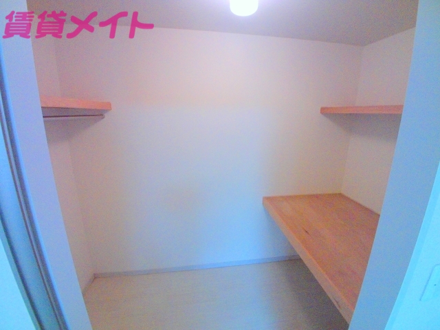 収納　収納同型参考写真