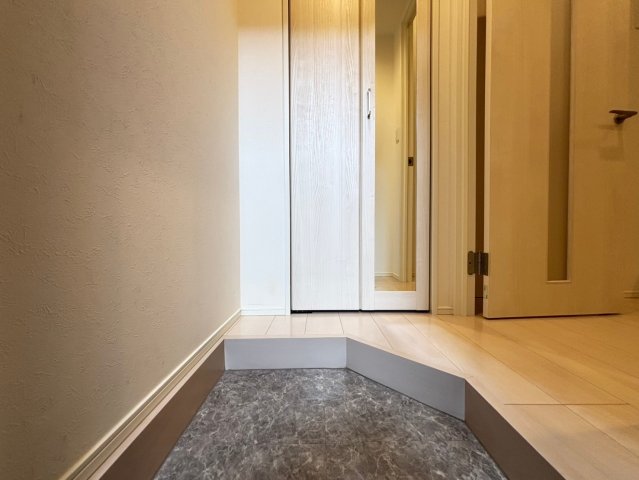 玄関　詳細は、RISUMO江坂本店までお問合せください♪