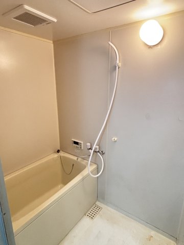 バス・シャワールーム　室内補修中の為、同じ物件内別のお部屋の参考画像となります。