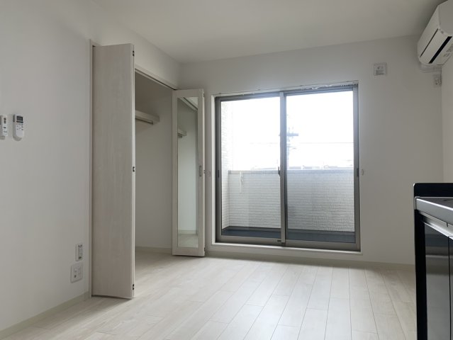 居室・リビング　写真は同物件別部屋のものです。