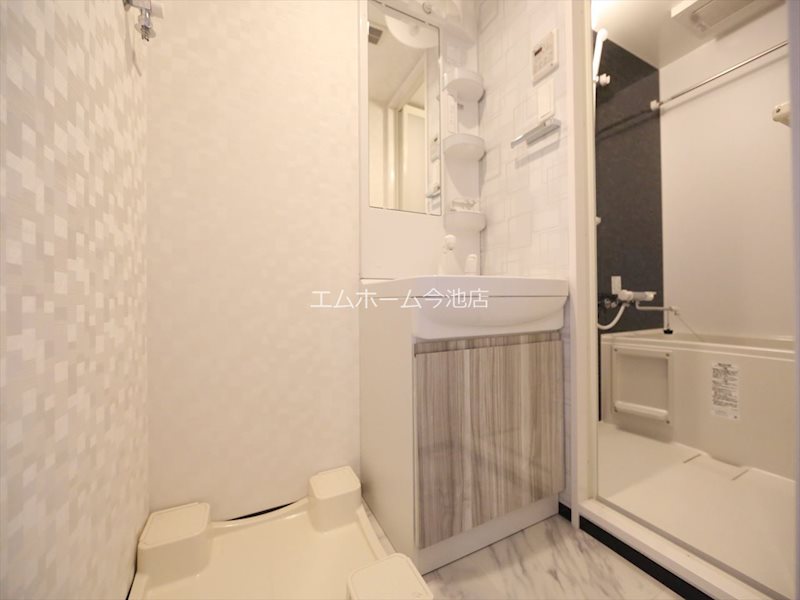 洗面設備　脱衣所　独立洗面台（シャンプードレッサー付）