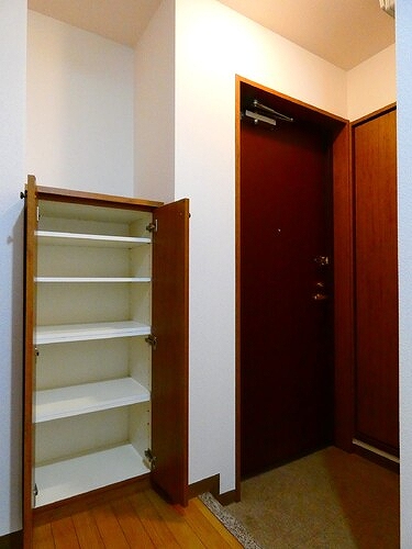 玄関　玄関、下足入