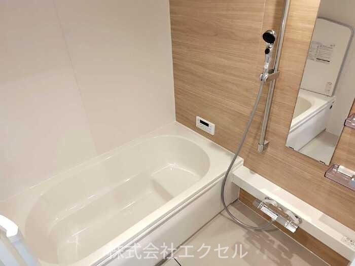 バス・シャワールーム　浴室換気乾燥機付き。