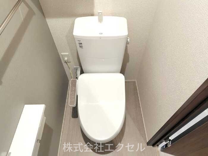 トイレ　温水洗浄便座です。