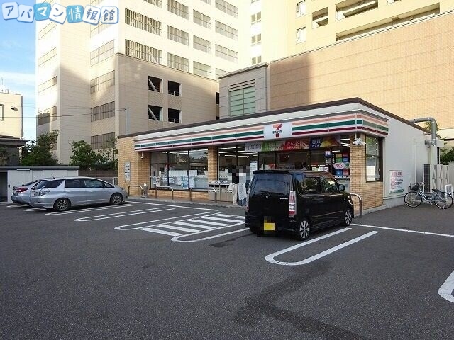 コンビニ　セブンイレブン新潟寄居町店（コンビニ）まで408m
