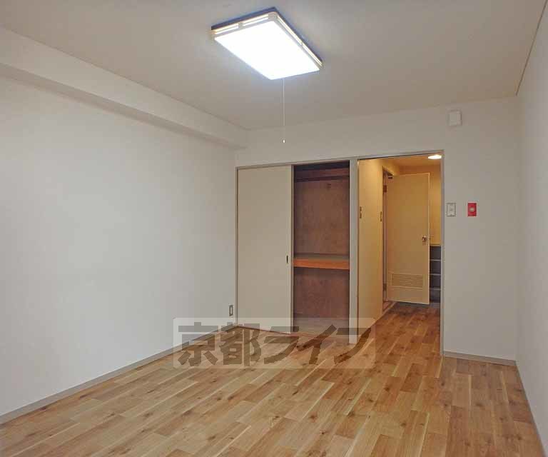 居室・リビング　京都工芸繊維大学まで徒歩２分のインターネット無料の物件です。