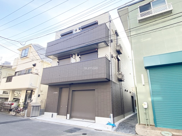 建物外観　3階建てです